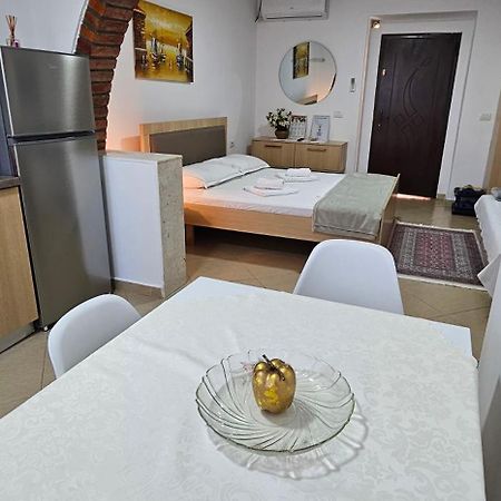 Aliaj Guest House Берат Екстер'єр фото