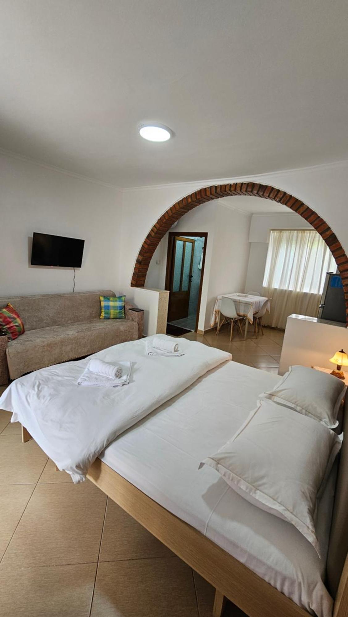 Aliaj Guest House Берат Екстер'єр фото