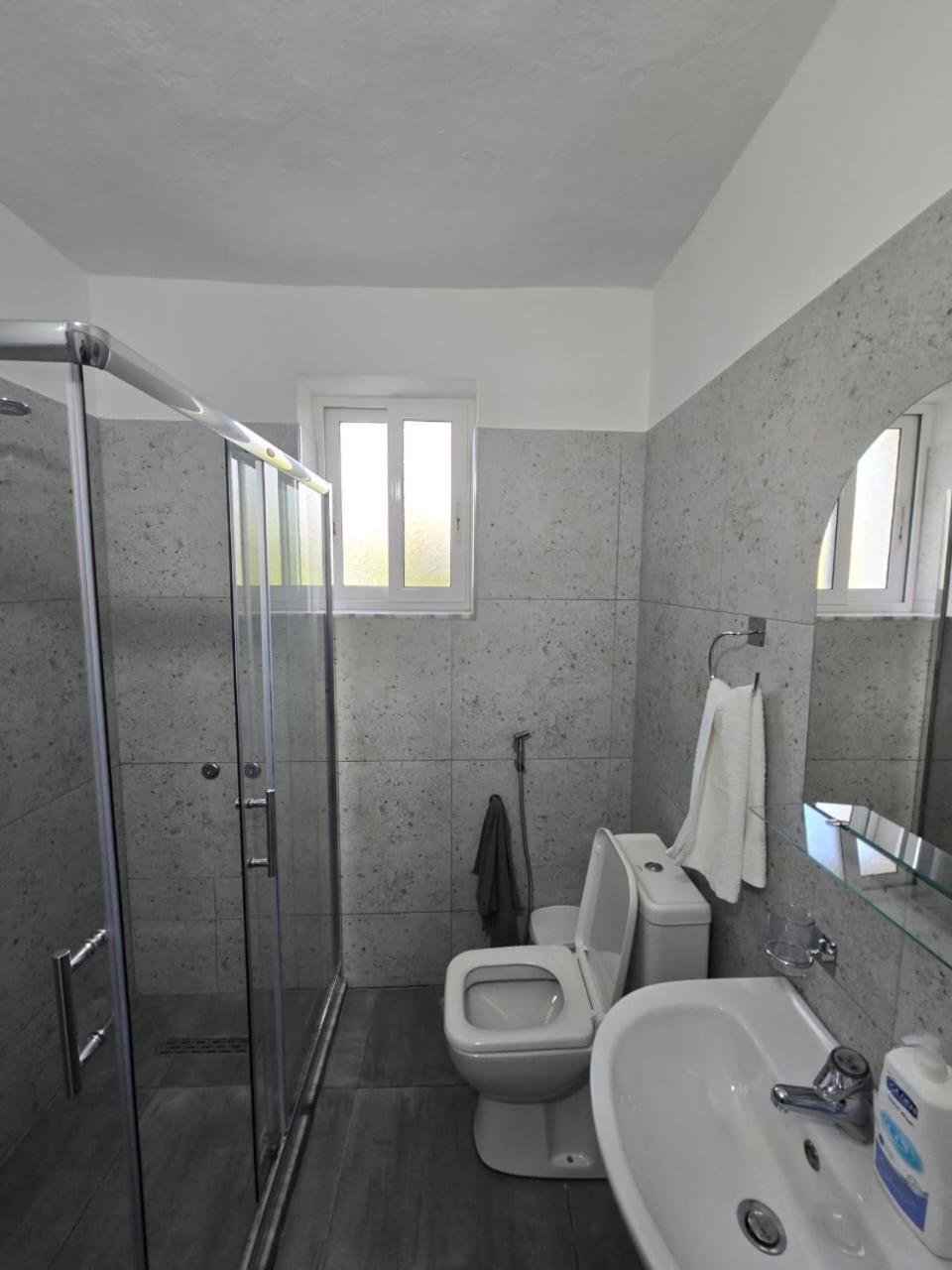 Aliaj Guest House Берат Екстер'єр фото